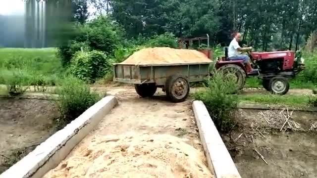 拖拉机怎么倒车？别笑，这真是一门手艺