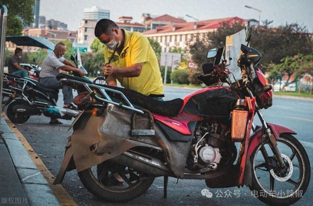骑摩托车乡巴佬，一个被误解的群体，和他们真实的生存逻辑
