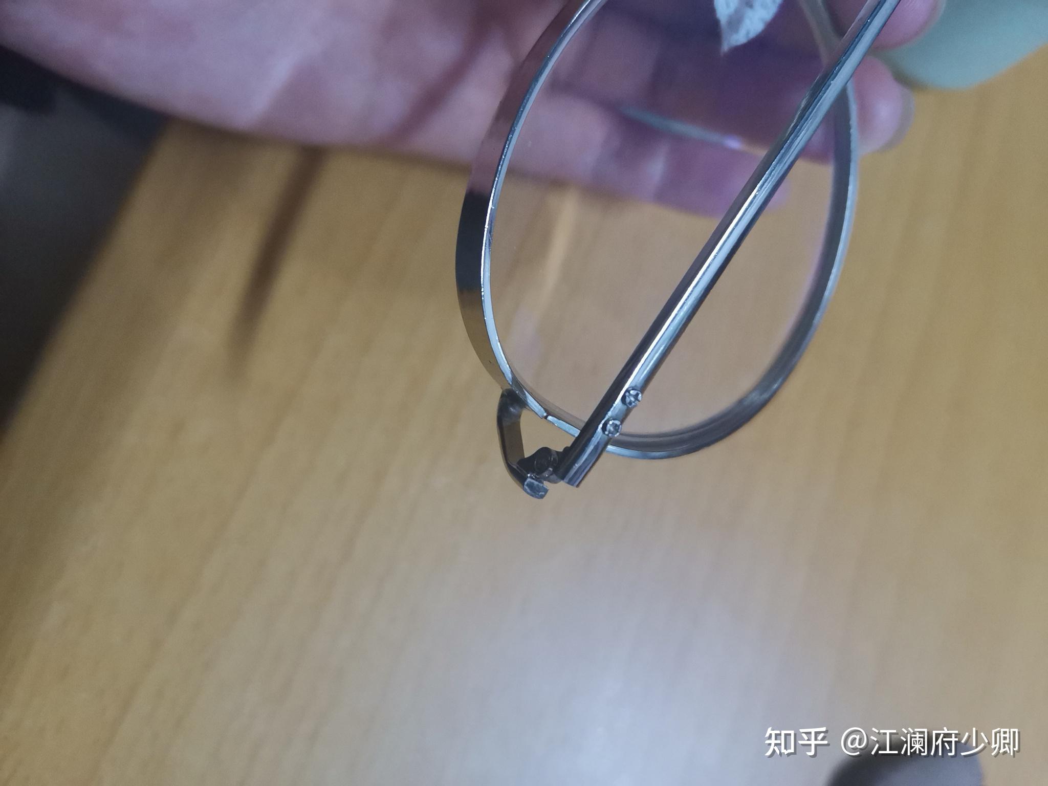 眼镜片怎么取下来？别硬抠，先搞懂它是怎么卡进去的