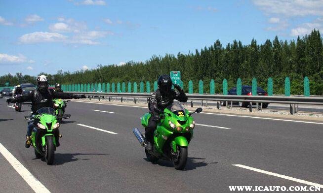 高速公路能骑摩托车吗？这事儿我得跟你唠明白