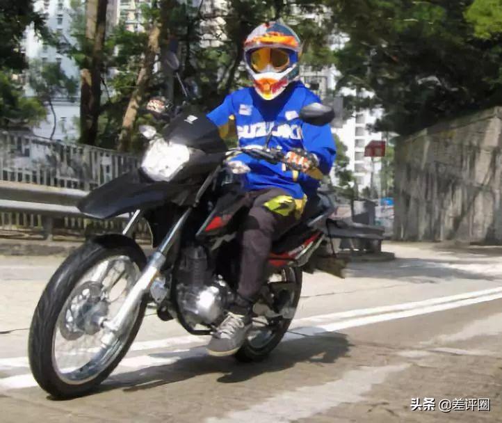 NK150怎么样？一辆让我又爱又恨的入门街车，掏心窝子聊聊
