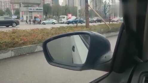 如何观察后视镜倒车，驾校不教的眼力劲儿，一次给你讲透