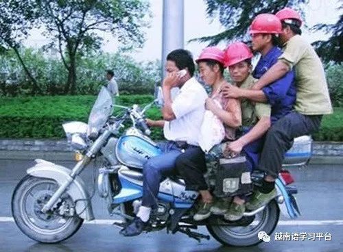 骑冒火摩托车到底是怎么回事？一次讲透原理、危险和那些你不知道的细节
