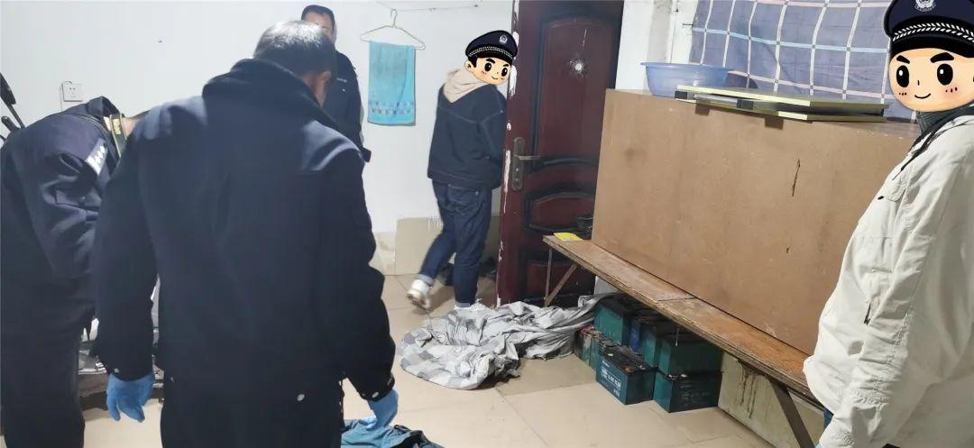 汽车电瓶怎么卸？别怕，跟着感觉走，其实就几扳手的事儿
