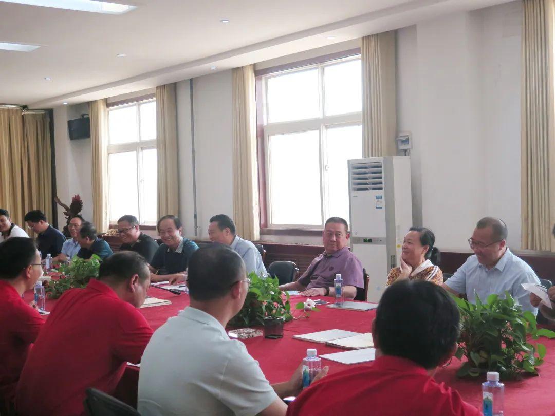 互助骑摩托车，从一个人推车到一群人护航的实用指南
