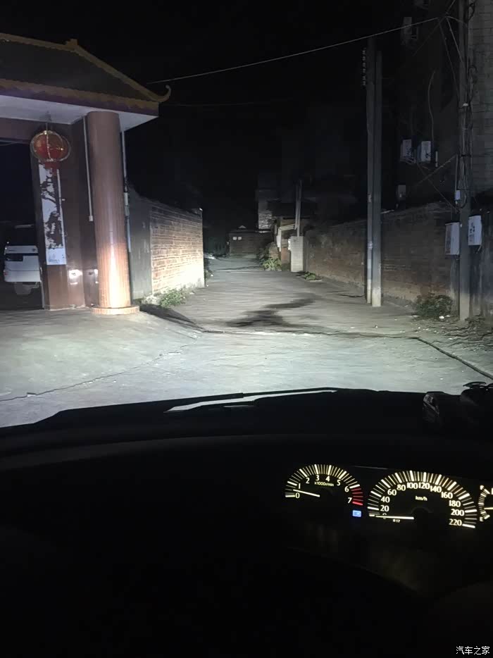 海拉透镜怎么样？从夜路实测到选购门道，一次给你讲透